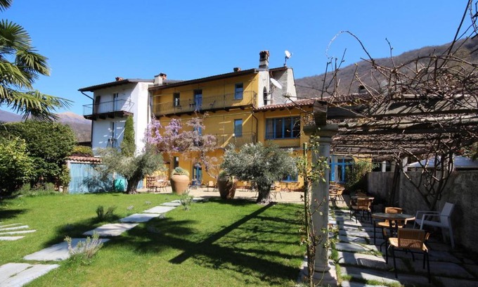 Croglio Bed & Breakfast | Discover the Allure of B&B Romantico Palazzo dei Ulivi