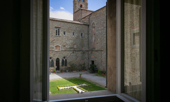 Cortona Old Town House | Cozy B&B San Francesco: Family-Friendly with Breakfast Included