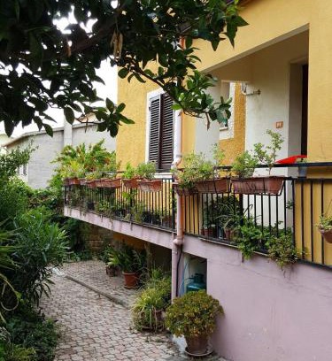 Ossi Bed & Breakfast | Child-Friendly B&B Sara: Guests Rated 9/10 for Comfort