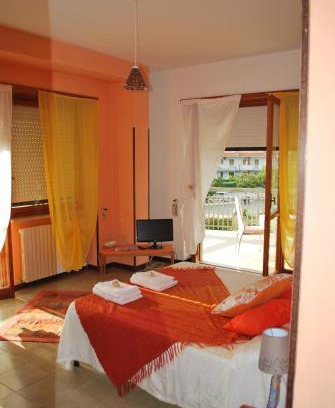 Gianola Bed & Breakfast | Pet-Friendly B&B Sol Y Mar with Ocean View & Hot Tub