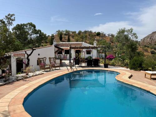 Alora Bed & Breakfast | Discover B&B Sol y Monte: Oceanfront Oasis with Pool