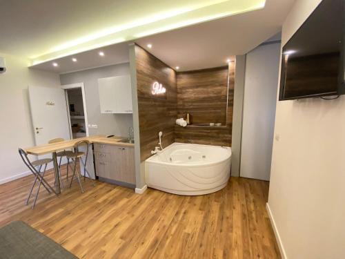 Crotone Bed & Breakfast | Discover the Cozy B&B Stadium Room & Suite for Families