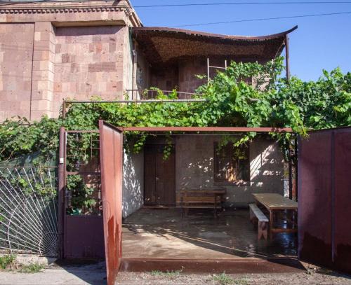 Aygavan Bed & Breakfast | Discover B&B Sunrise House Aygavan: Rated 9/10 & Pet Friendly
