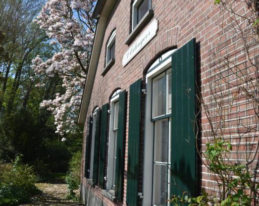 Sinderen House | Exceptional Gastenverblijf 't Oelengoor: Family-Friendly Stay