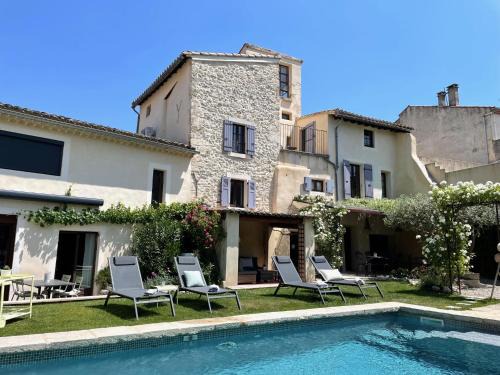 Pernes-les-Fontaines Bed & Breakfast | Relaxing B&B Temps Suspendu with Oceanfront Pool & Hot Tub