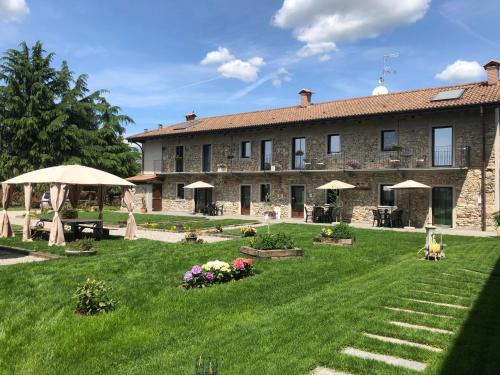 Sesto Calende Bed & Breakfast | Pet-Friendly Retreat at B&B Tenuta Legnate, Rated 9.5/10