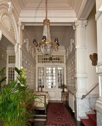 Statiekwartier Bed & Breakfast | Elegance Awaits at B&B The Baron – Rated 9/10 by Guests