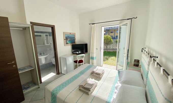 Olbia House | Ocean View Retreat at B&B Tigrillo with Delicious Breakfast