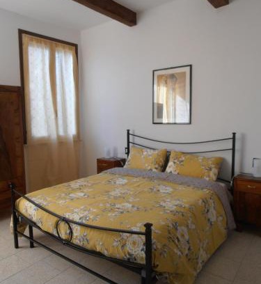 Sermide Bed & Breakfast | Cozy B&B Timo e Rosmarino: Family-Friendly with Breakfast