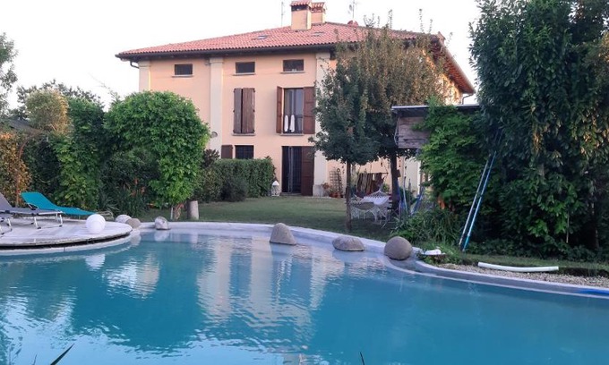 San Giorgio di Piano Bed & Breakfast | Premier B&B Torricella: Pet-Friendly with Pool & Hot Tub