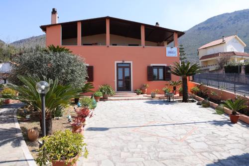 Praia a Mare Bed & Breakfast | Discover B&B Umballa: Family-Friendly with Top Ratings