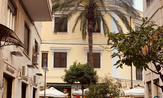 Ruggero Settimo House | Top-Rated B&B Ungheria Ottantaquattro with Family Amenities