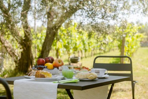 Farnese Bed & Breakfast | Guest Rated B&B Vallecupa: Pet Friendly & Breakfast Included
