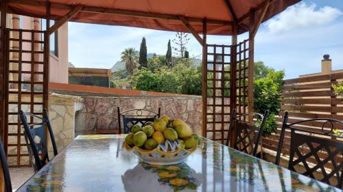 Valderice Bed & Breakfast | Top-Rated B&B Verdeblu: Family-Friendly with Breakfast & Kitchen