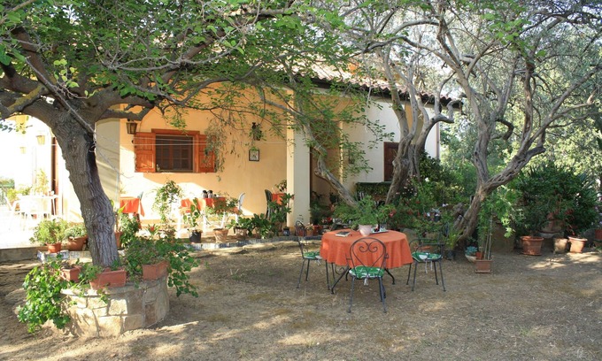 Castelbuono Bed & Breakfast | Cozy B & B Villa Calagioli in Castelbuono with Breakfast