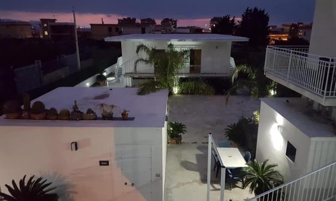 Torre del Greco Apartment | Cozy B&B Villa Colomba: Child-Friendly Retreat