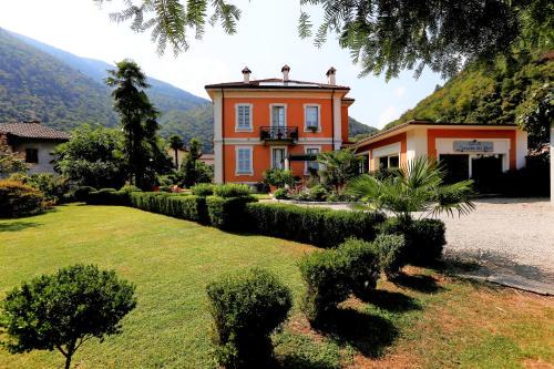 Cannobio Bed & Breakfast | Pet-Friendly Getaway at B&B Villa Dei Pini with Ocean View