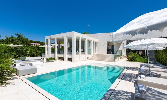 Matino Bed & Breakfast | Oceanfront B&B Villa EraGea with Pool & Pet-Friendly Options