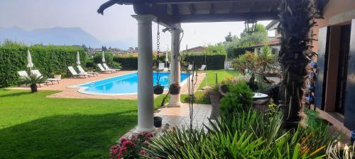 Moniga del Garda Bed & Breakfast | Relax at B&B Villa Fiorini: 4-Star Oceanfront Retreat