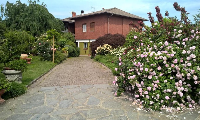 Veruno Bed & Breakfast | Cozy B&B Villa Giardini Susanna with Delicious Breakfast