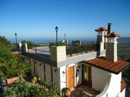 Fossacesia Bed & Breakfast | Relaxing Getaway at B&B Villa Iolanda with Breakfast Included