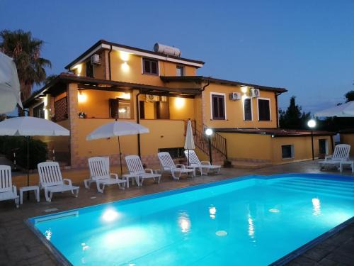Drapia Bed & Breakfast | Inviting B&B Villa Isa with Pool and Oceanfront Views