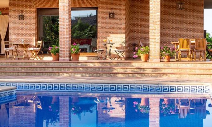Nambroca Bed & Breakfast | Explore B&B Villa Marín Toledo: Family-Friendly Retreat