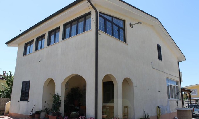 Anzio Bed & Breakfast | Cozy B&B Villa Maria with Hot Tub & Family-Friendly Vibes