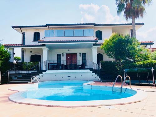 Ercolano Bed & Breakfast | Relaxing Escape at B&B Villa Nunzia with Pool & Family Fun