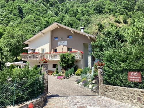 Mezzana Bed & Breakfast | Oceanfront B&B Villa Paradiso: Rated 9.7/10 by Guests