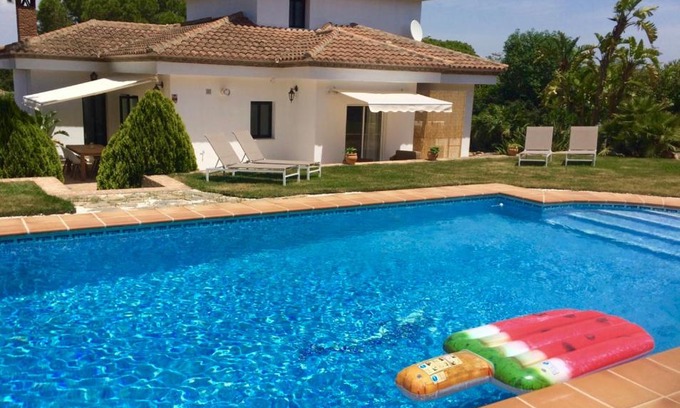Pinos de Alhaurin Bed & Breakfast | Idyllic B&B Villa Pinos Málaga with Oceanfront Pool