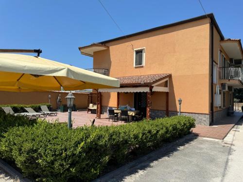 Magazzeno Bed & Breakfast | Top-Rated B&b Villa Romano: Family-Friendly Retreat