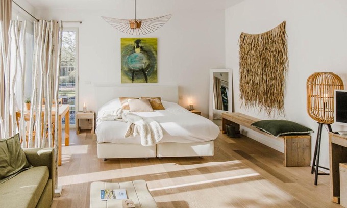 Puurs-Sint-Amands Bed & Breakfast | Elegant B&B Villa Tartine: Guest Rated 10/10 with Breakfast