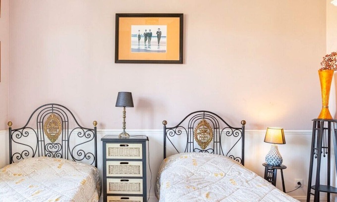 Ameal Bed & Breakfast | Inviting B & B Violet with Breakfast and Kid-Friendly Perks