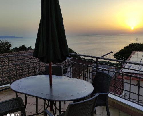 Palmi Bed & Breakfast | Inviting B&B Vista Mare with Terrace & Family-Friendly Amenities