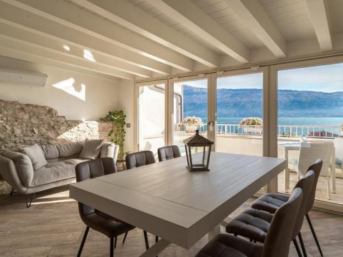 Roina Bed & Breakfast | Discover B&B Vistalago: 4-Star Retreat with Family Amenities