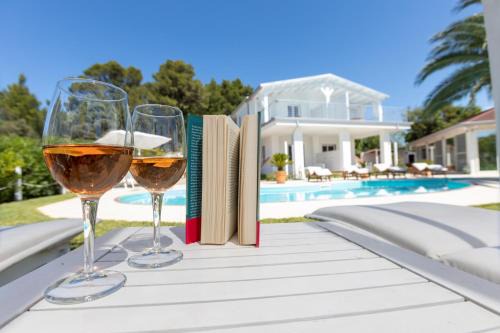 Peschici Bed & Breakfast | Oceanfront Stay at B&B White House with Pool Access