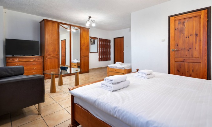 Bielsko-Biala Bed & Breakfast | Charming B&B Widok: Family-Friendly with Complimentary Breakfast