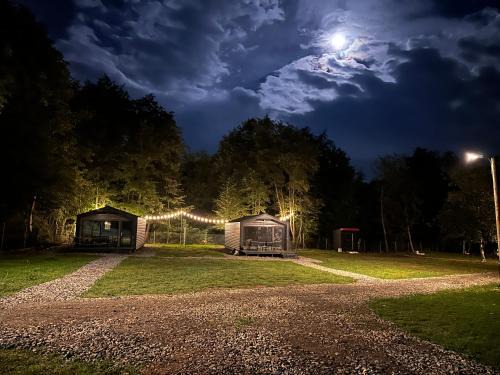 Aninisu din Deal Cabin | B Frames