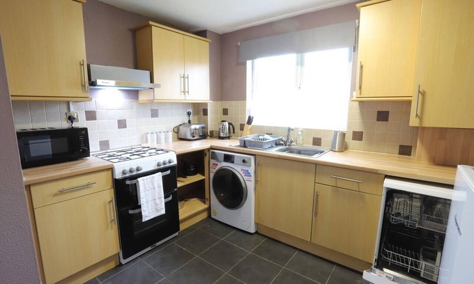 Little Hay House | Convenient B'ham NEC/Airport/HS2 Short Stay with Breakfast