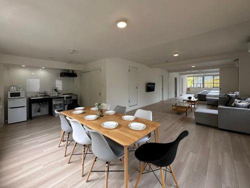 Hatsukaichi Apartment | Family-Friendly bHOTEL Kaniwasou: 2BR Near Itsukushima