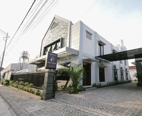 Lumajang House | B Syariah Guest House