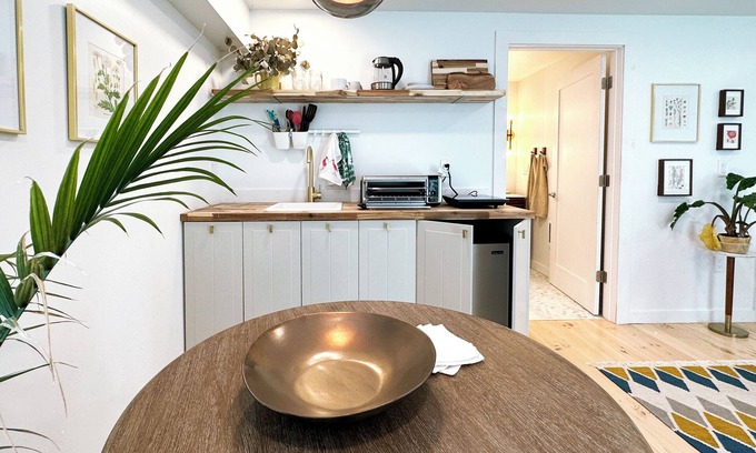 Catskill Apartment | B/w Hudson and Hunter, a Catskill studio perfect for 2.