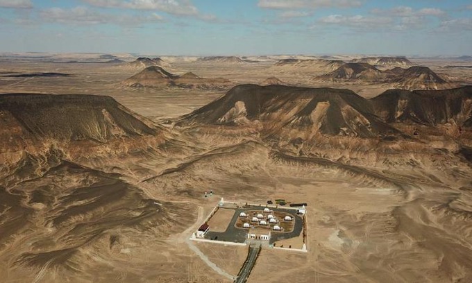 Al Bawiti Hotel | Enjoy B&W Sahara Sky Camp: Hot Tub & Breakfast Included