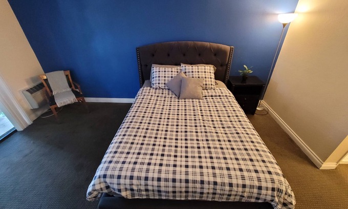 Pico - Robertson Hotel | Family-Friendly Deluxe Hotel Style Unit Awaits Your Stay