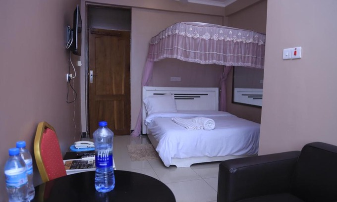 Ukonga Bed & Breakfast | Welcoming B10 Airport Lodge: Pet-Friendly & Family Amenities