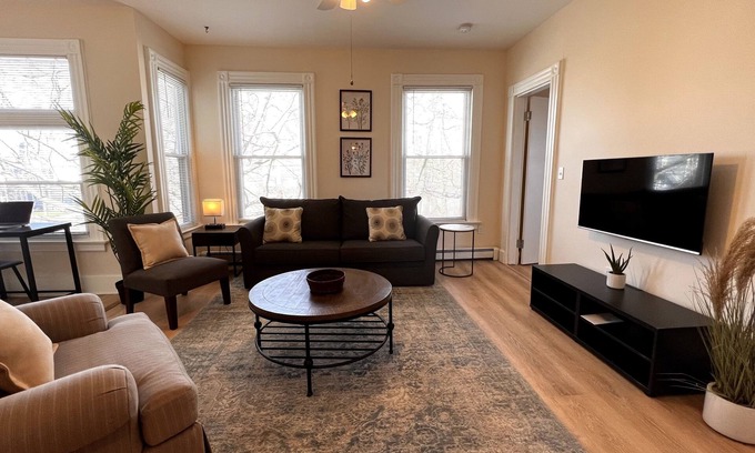 West New Haven Apartment | Immaculate 4 BR Retreat with Full Baths & Breakfast Included