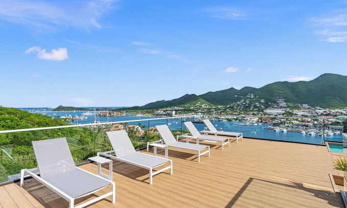 Pelican Key Apartment | B224 - Amazing Lagoon-View Apartment with Balcony