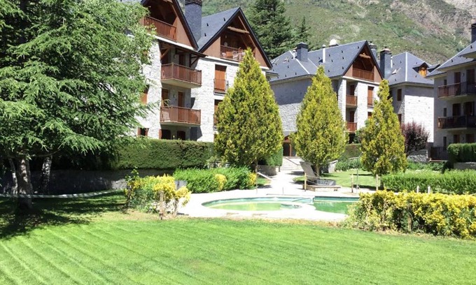 Benasque Apartment | Discover B27 - La Coma De Alba with Pool Access & Family Fun