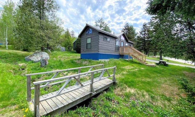 Twin Mountain Cabin | Pet-Friendly Tiny Home with Mountain Views Near Skiing